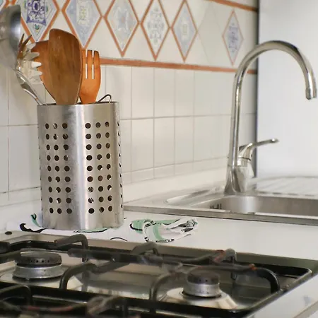 Modern 1 Bedroom Near Metro Apartmán *