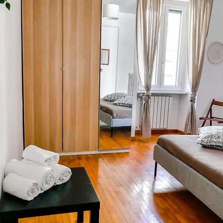 Modern 1 Bedroom Near Metro Apartmán Řím