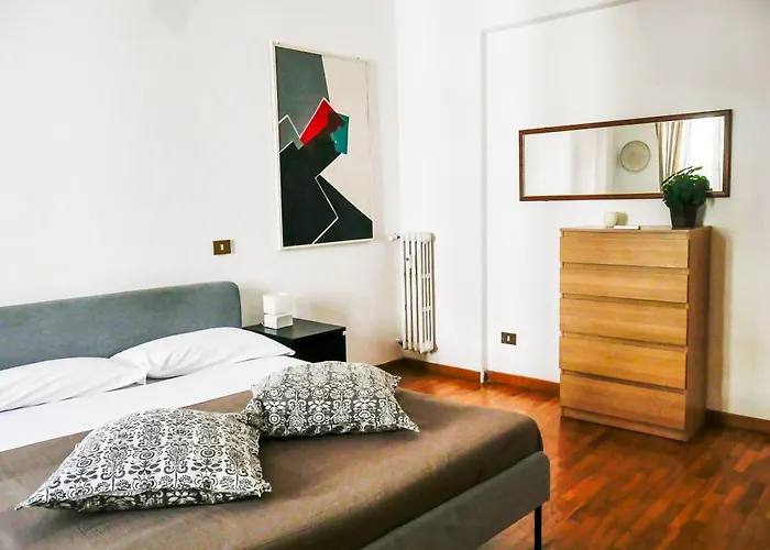 Modern 1 Bedroom Near Metro דירה *