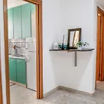 Modern 1 Bedroom Near Metro * Řím