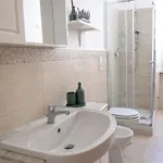 Modern 1 Bedroom Near Metro Řím