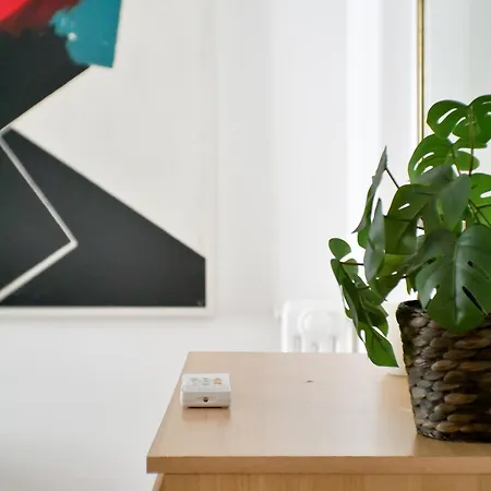 Апартаменты Modern 1 Bedroom Near Metro Рим